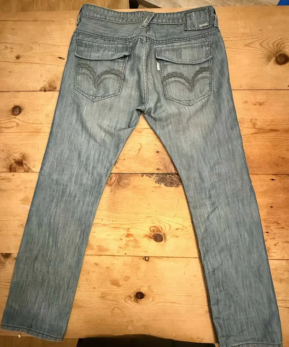 Levis 32 detailing embroidered